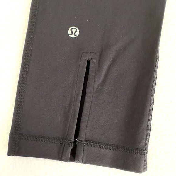 Lululemon Gather & Crow Crop Sz 2 Black Floral Waistband Secret Garden Split Hem - Picture 10 of 13